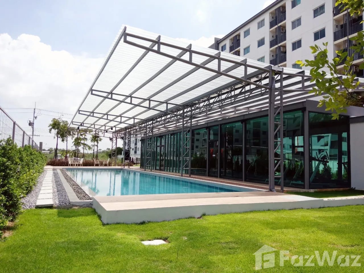 สระว่ายน้ำส่วนกลางของ Udee Condo อยู่ดีคอนโด ย่านโสธร ฉะเชิงเทรา