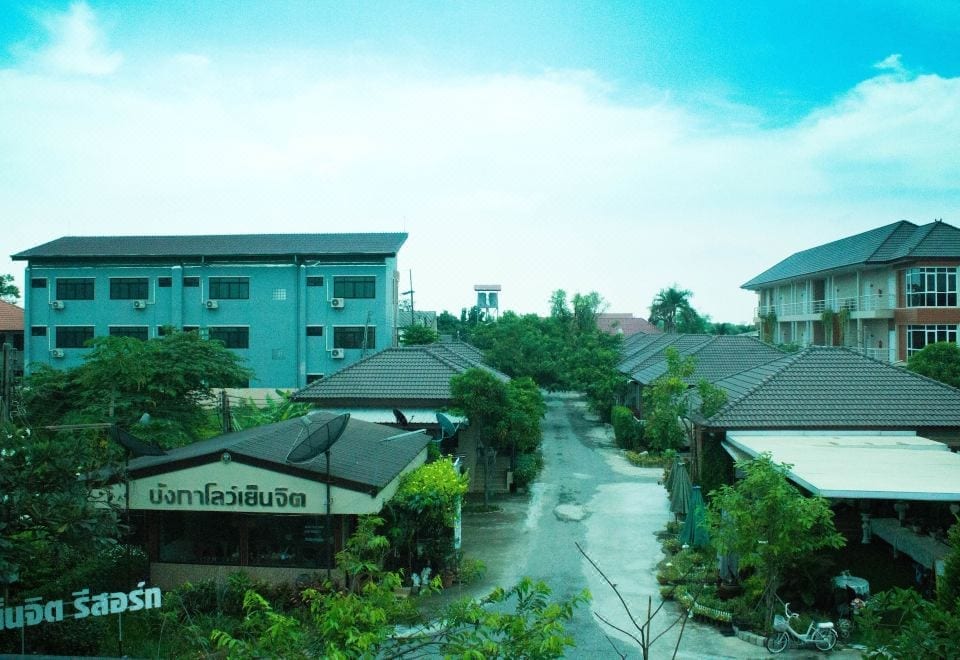 มุมห้องพักและสิ่งอำนวยความสะดวกของ Yenjit Resort ฉะเชิงเทรา