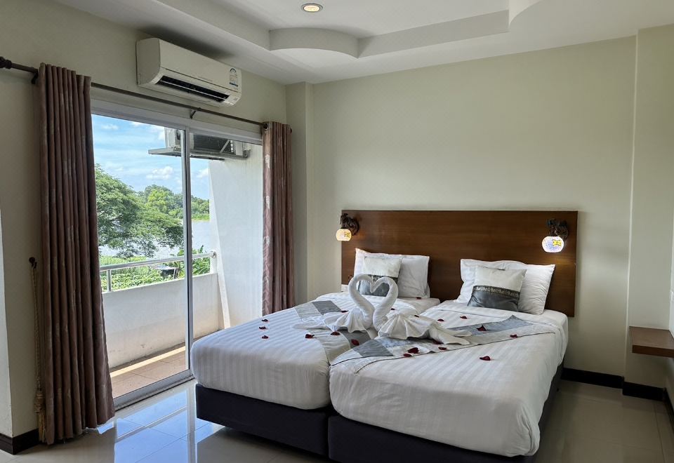 Chaophayathara Riverside Hotel