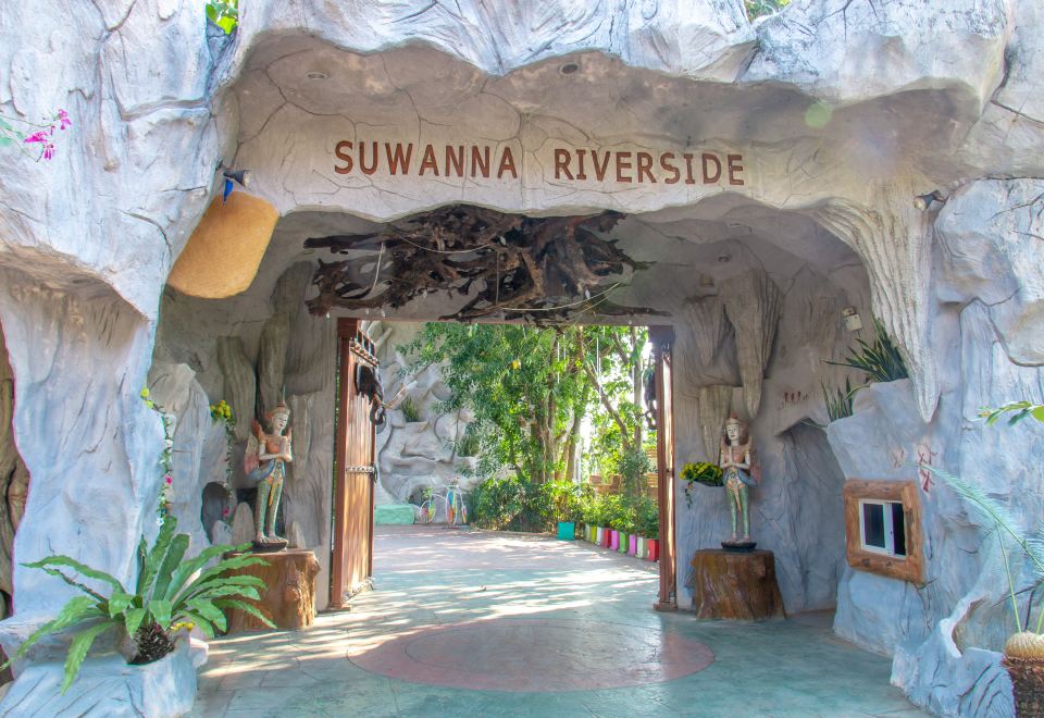 Suwanna Riverside Resort