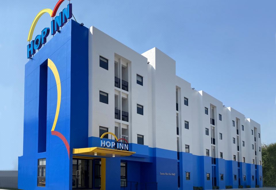 ห้องมาตรฐานของ Hop Inn Chaiyaphum ตกแต่งเรียบ สะอาด เตียงนุ่ม