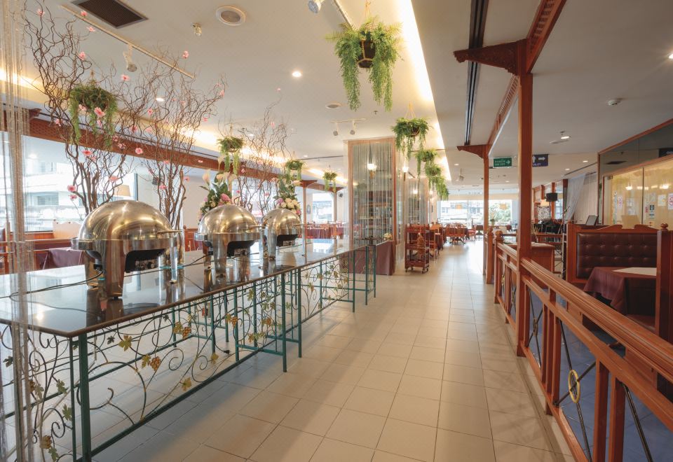 พื้นที่ส่วนกลางและล็อบบี้ของ K.P. Grand Hotel ใจกลางเมืองจันทบุรี