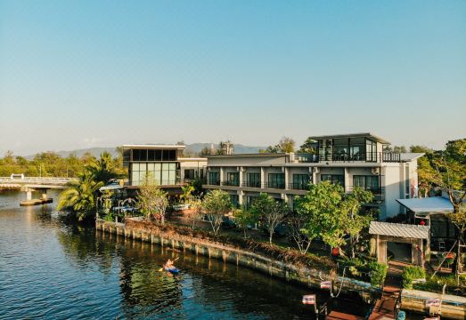 Phuengluang Riverside Hotel
