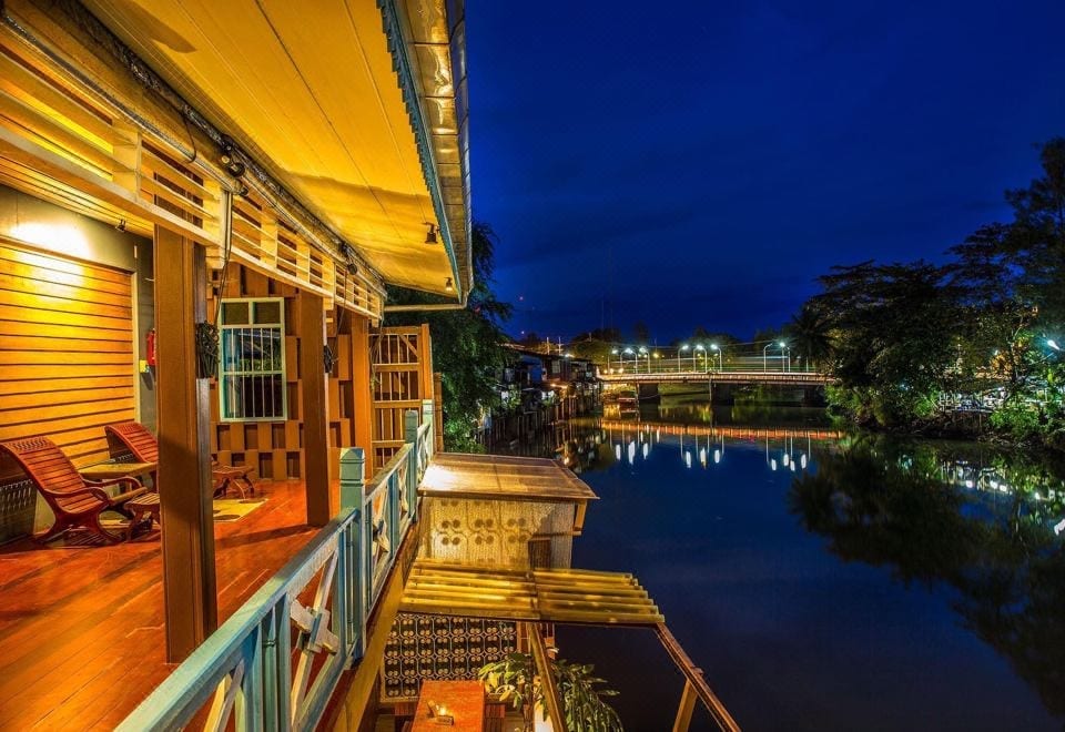ห้องพักตกแต่งสไตล์ร่วมสมัยของ Tamajun Hotel ในอาคาร HIP Hotel