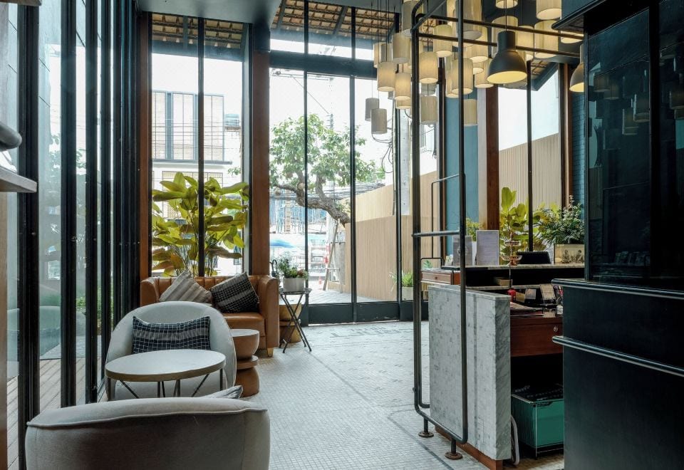 มุม Craft Cafe และสวนกลางอาคารของ The Craft Nimman เชียงใหม่