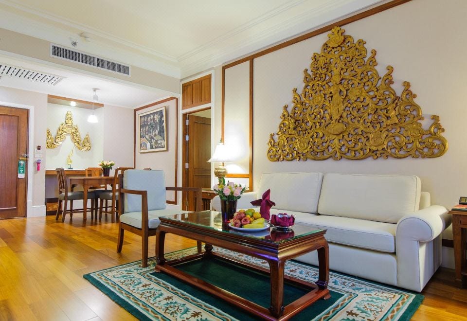 บาร์ภายใน The Empress Hotel Chiang Mai บรรยากาศมีดนตรีสดช่วงค่ำ