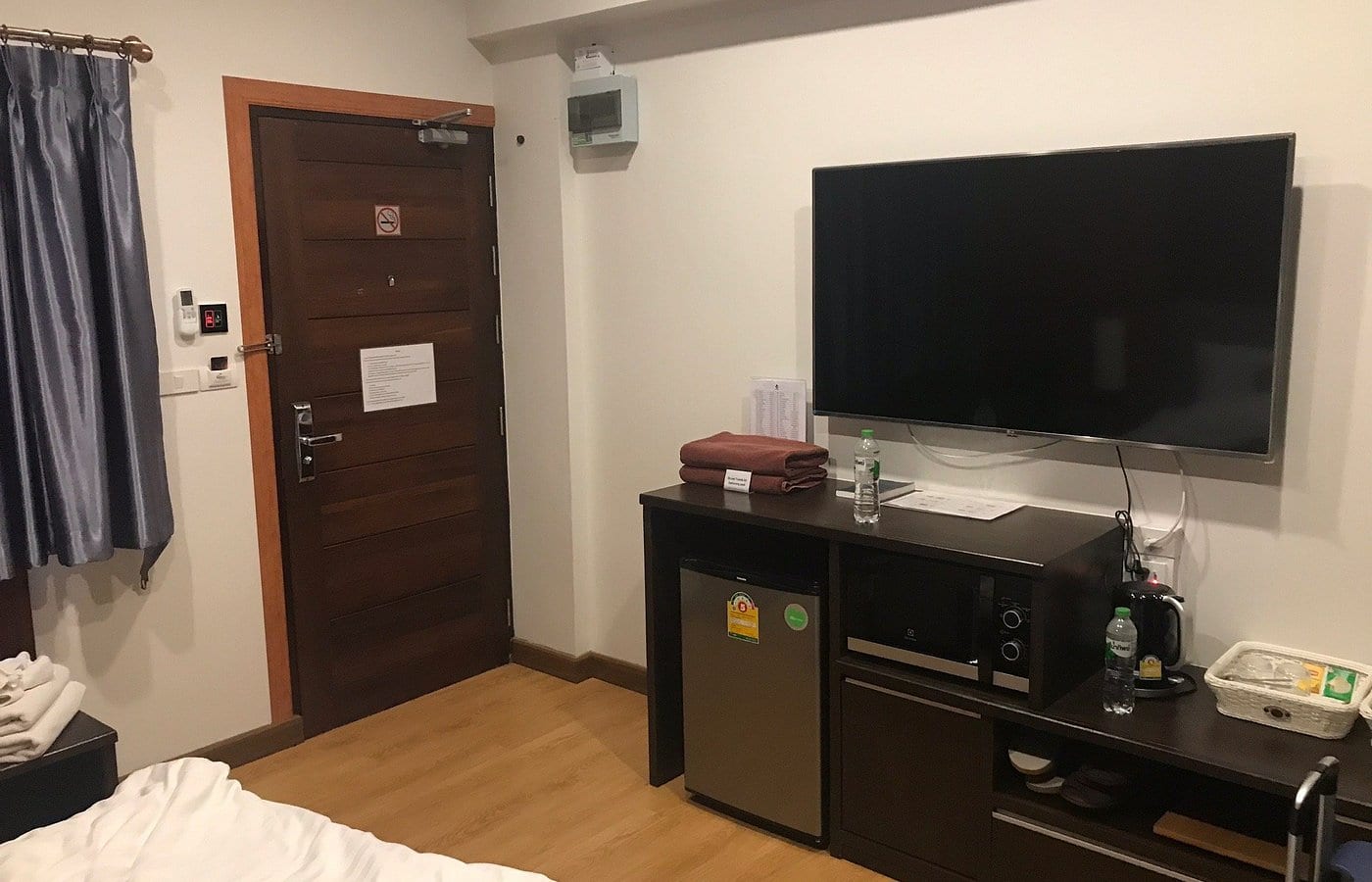 ห้องพักสไตล์โมเดิร์นของ Hotel De Wualai ห้องกว้าง มีระเบียงและอ่างอาบน้ำจากุซซี่