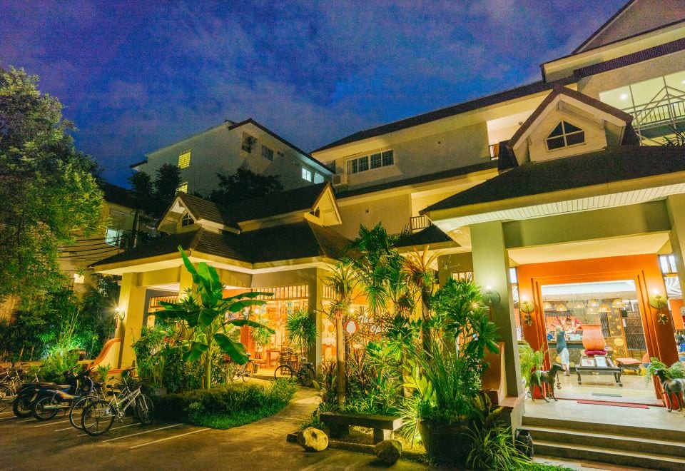 ห้องพักสตูดิโอของ The Opium Chiang Mai ตกแต่งสไตล์ร่วมสมัยผสมลวดลายชนเผ่า