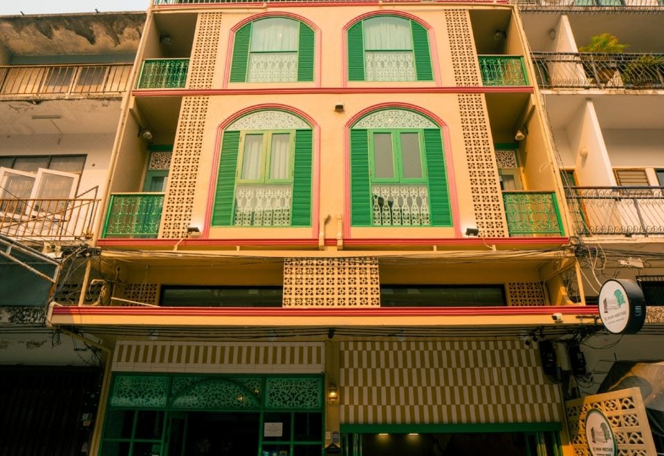 บรรยากาศอาคารและพื้นที่ส่วนกลางของ Si Phum Heritage Boutique ริมคูเมือง