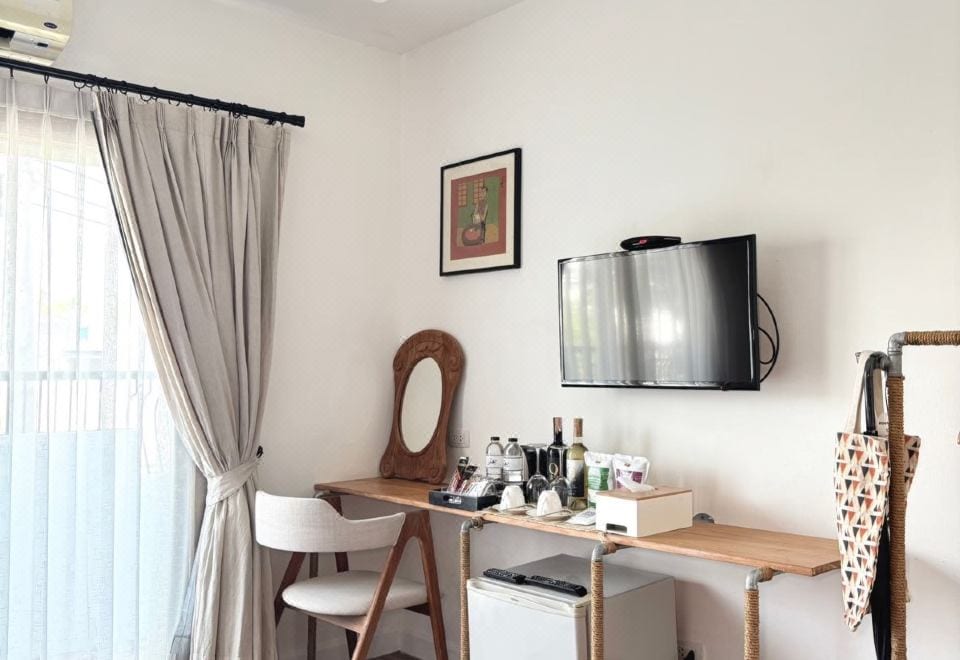 รูฟท็อปบาร์ The Rooftop Bar บนชั้นดาดฟ้าของ Hotel Yayee มองเห็นดอยสุเทพ