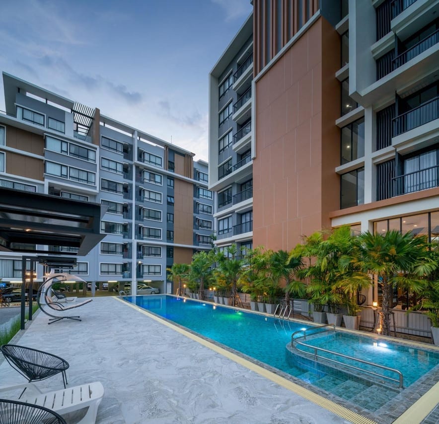 ห้องพักสไตล์ญี่ปุ่นของ Capetown Sriracha Residence ตกแต่งโทนอบอุ่นพร้อมพื้นที่นั่งเล่น