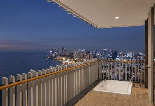 บรรยากาศโรงแรม Hilton Pattaya บนตึกสูงริม Beach Road
