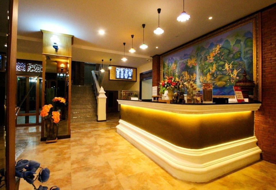 ห้องพักของ i Boutique Hotel ตกแต่งสบายตาพร้อมระเบียงและโต๊ะทำงาน เหมาะคนทำงานนิคมและพักยาว