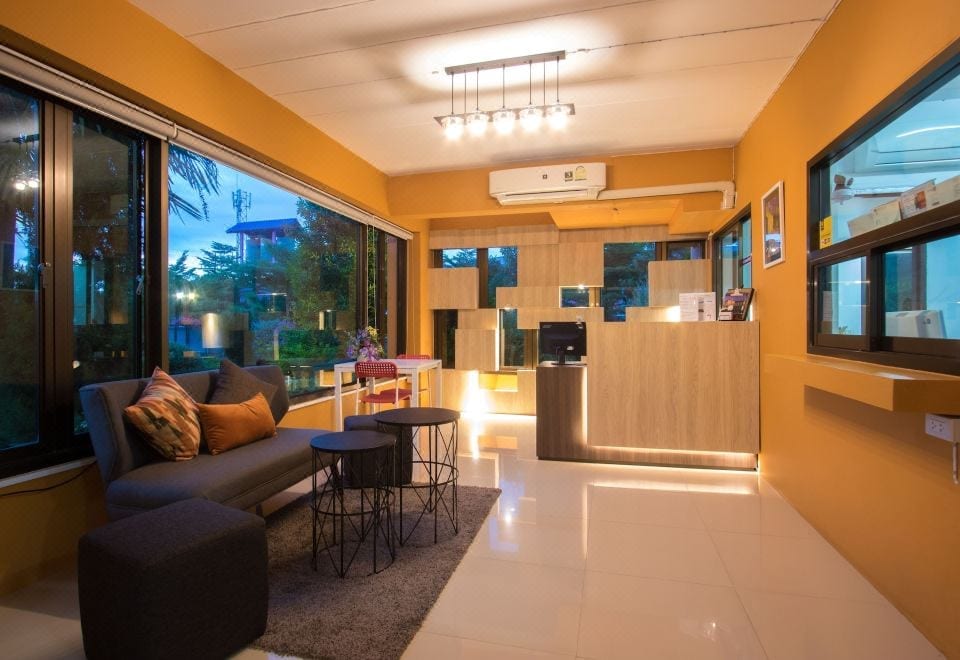 บรรยากาศห้องพักและพื้นที่ส่วนกลางของ I-Home Residence and Hotel ปลวกแดง เน้นฟังก์ชันใช้งานสำหรับคนทำงาน