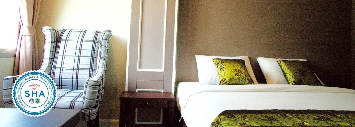 ห้องพัก Premier ของ J Park Hotel and Serviced Apartment ตกแต่งสบายตาพร้อมพื้นที่นั่งเล่น