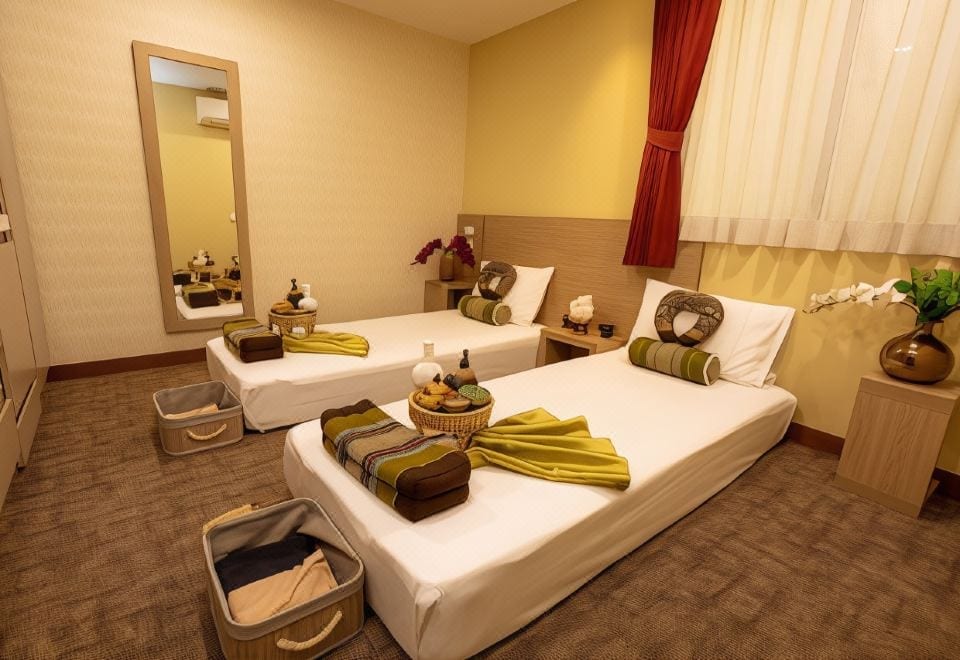 บรรยากาศสวนญี่ปุ่นและพื้นที่ส่วนกลางของ Hotel Kuretakeso Thailand Sriracha กลางเมืองศรีราชา ชลบุรี