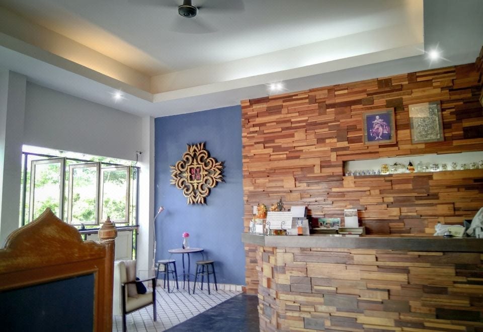 มุมห้องพักและพื้นที่ใช้สอยภายในห้องของ NYTH Hotel - Laem Chabang Seaport