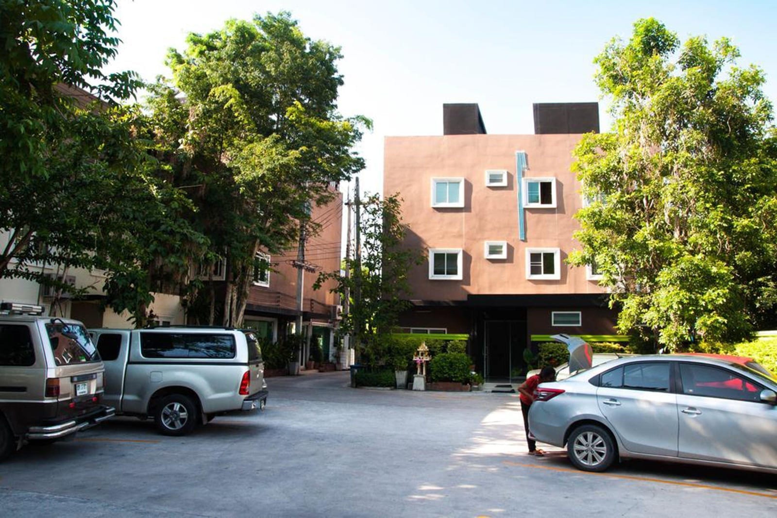 อาคารด้านนอกของ Pova Residence and Boutiques Resort ย่านห้วยกะปิ เมืองชลบุรี