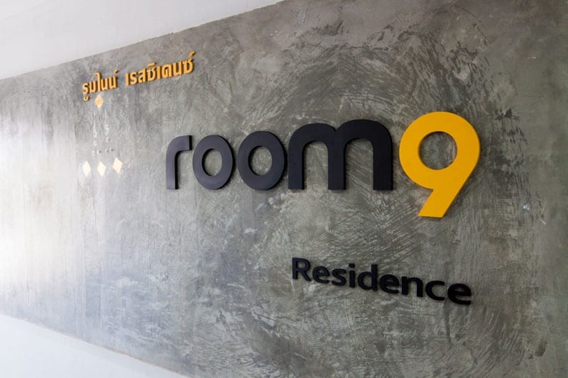 บรรยากาศอาคารและพื้นที่ส่วนกลางของ Room 9 Residence หน้านิคม Amata City