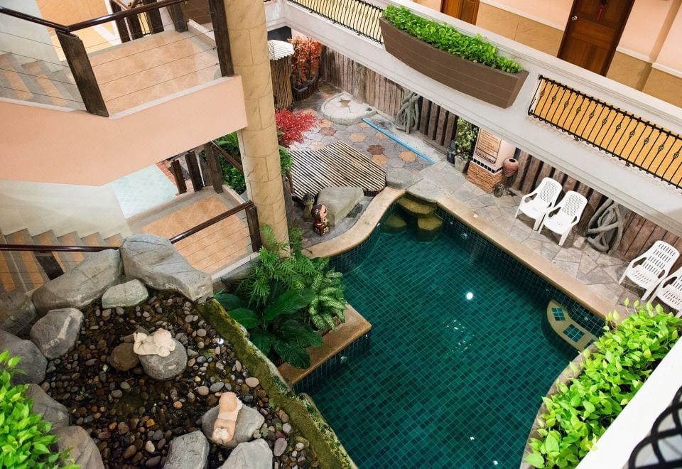 อาคารและพื้นที่ส่วนกลางของ Sa-Bai-Dee Condo ย่านบางแสนสาย 3 แสนสุข ชลบุรี