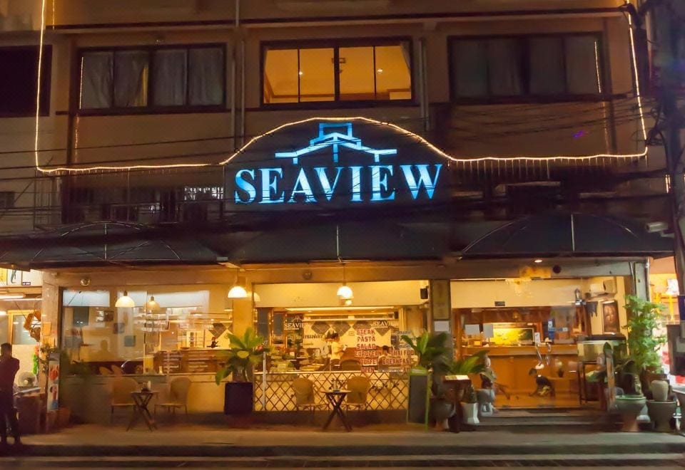 ห้องพักวิวทะเลของ Seaview Sriracha Hotel พร้อมระเบียงมองเห็นทะเลและเกาะลอย