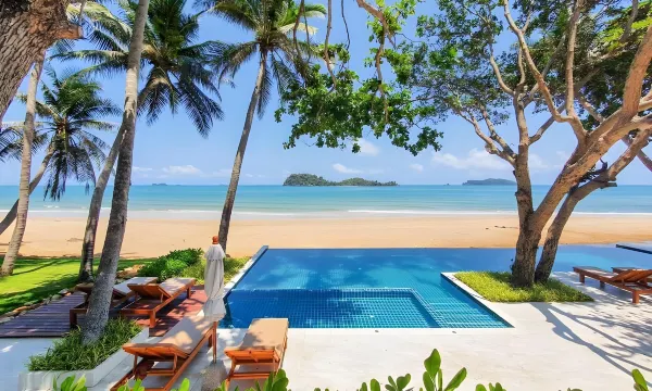 บรรยากาศหาดทรายรีริมทะเลใกล้ Had Sai Resort Chumphon