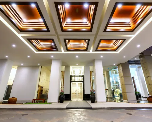 ห้อง Junior Balcony Suite ของ Grande Centre Point Ploenchit กรุงเทพ พื้นที่กว้างขวาง ระเบียงวิวเมือง