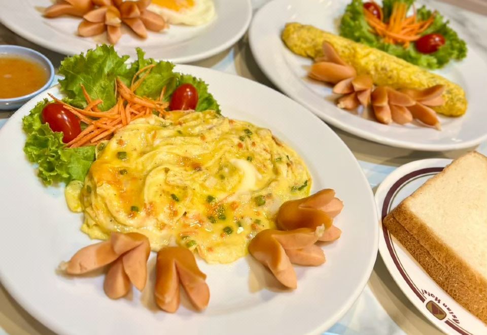 บรรยากาศภายในและร้านอาหารของ Asian Hotel หาดใหญ่