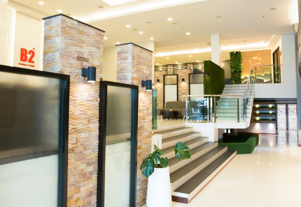 Exterior and lobby of B2 Hat Yai Rat Uthit Boutique & Budget Hotel