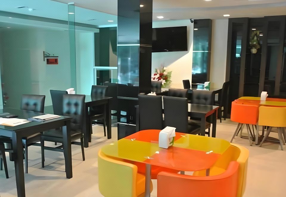 Guest room at Ido Boutique Suite Hat Yai with a fridge and seating corner