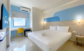 En-suite shower room with instant water heater at HOP INN Bangkok Krung Thonburi Station