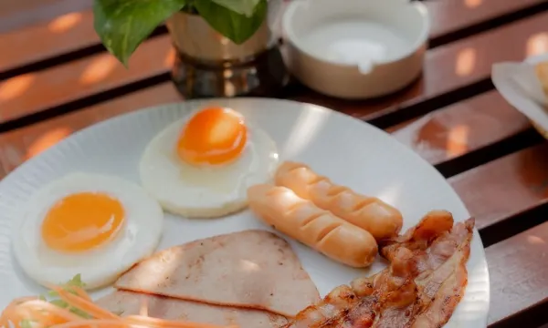 ร้านอาหาร Duangkaew Cuisine บรรยากาศสวนสไตล์ไทยร่วมสมัยของบ้านดวงแก้ว รีสอร์ท