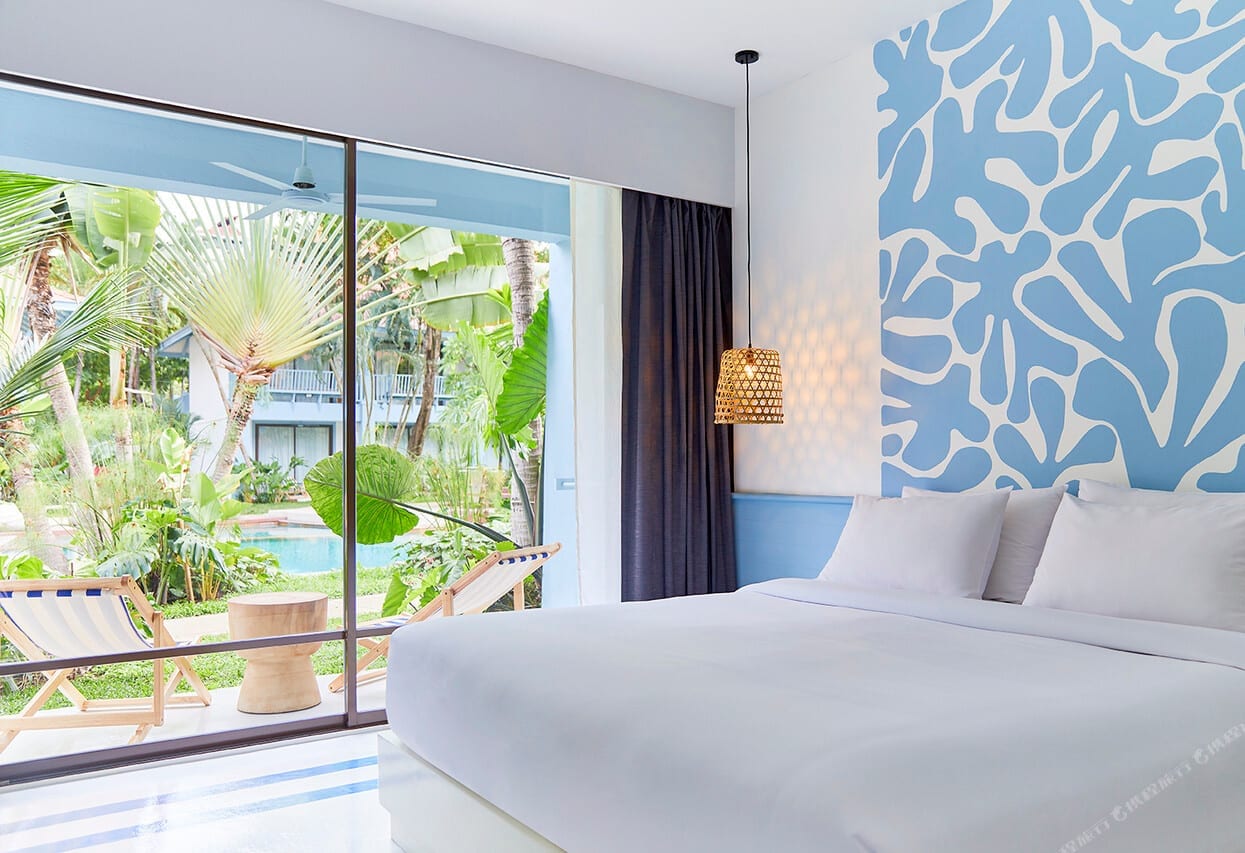 มุมร้านอาหารและบาร์ริมสระของ Escape Hua Hin บรรยากาศสไตล์หมู่บ้านชาวประมง
