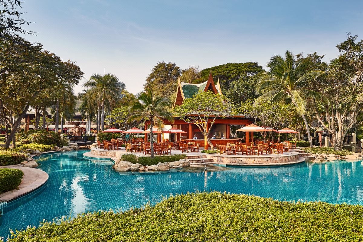 ร้านอาหารริมสวนเขตร้อนของ Hyatt Regency Hua Hin บรรยากาศโปร่งสบาย