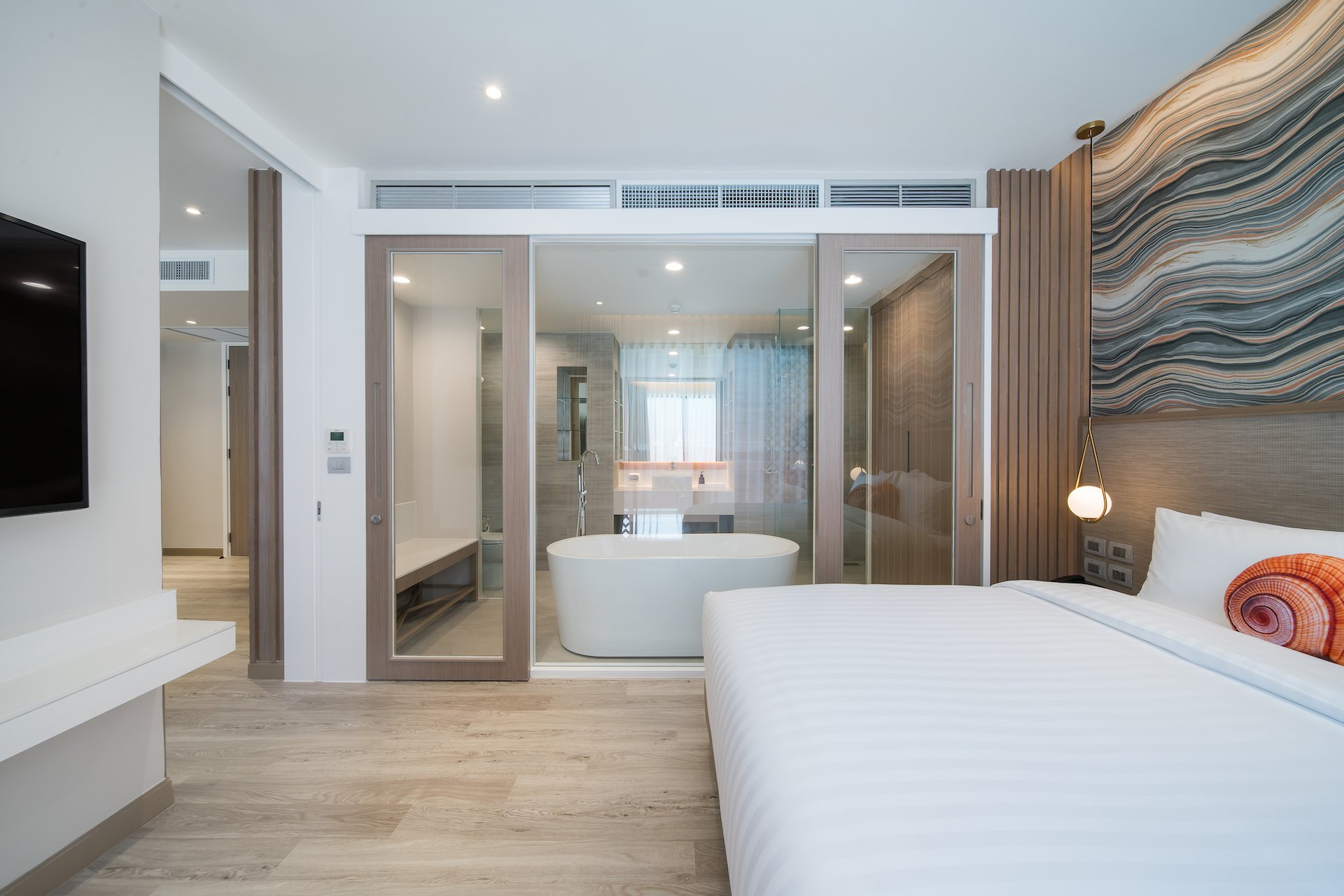 Corner Suite ห้องมุมพร้อมระเบียงของ Maven Stylish Hotel Hua Hin