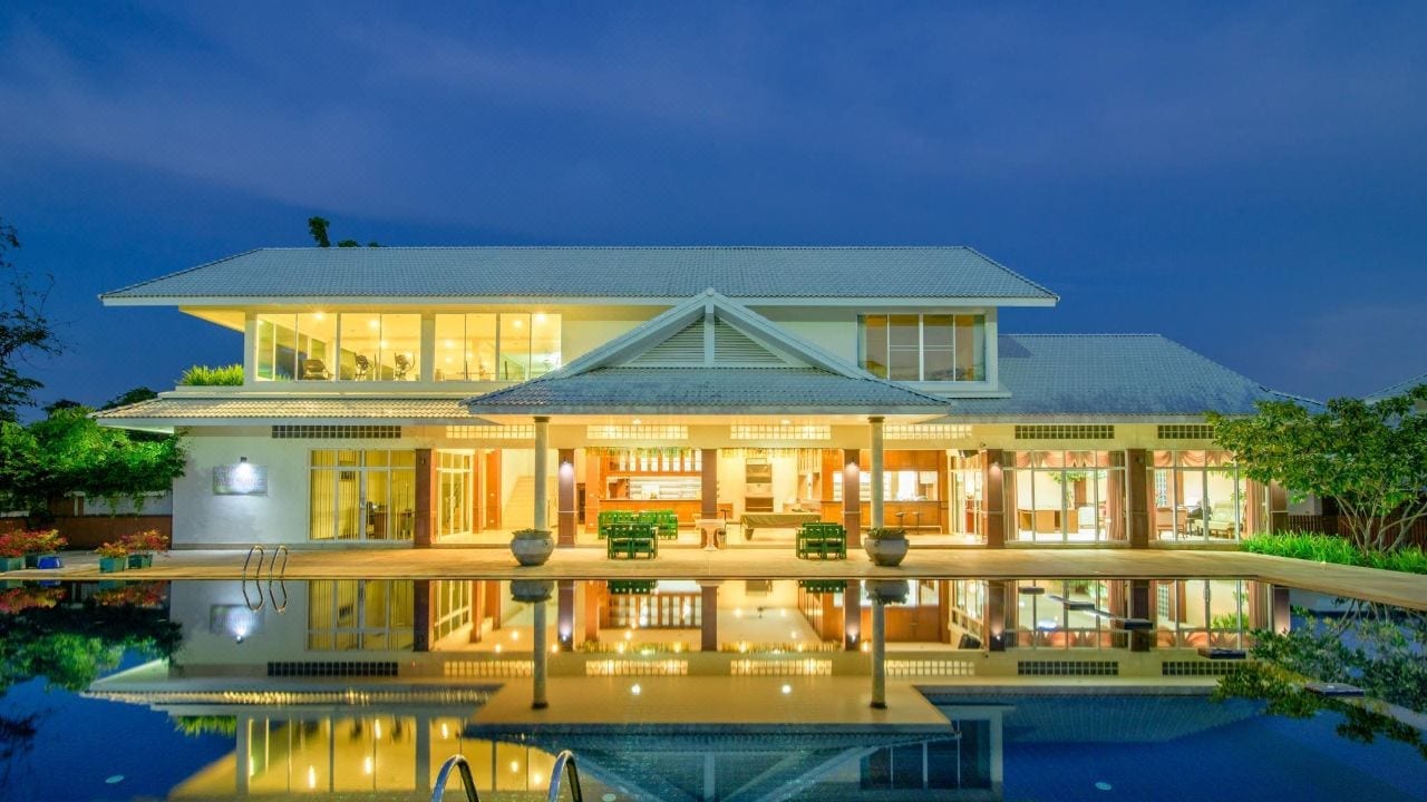 อาคารและบรรยากาศโดยรอบของ Hua Hin Condotel & Resort by Taweeporn ในย่านเงียบของหัวหิน