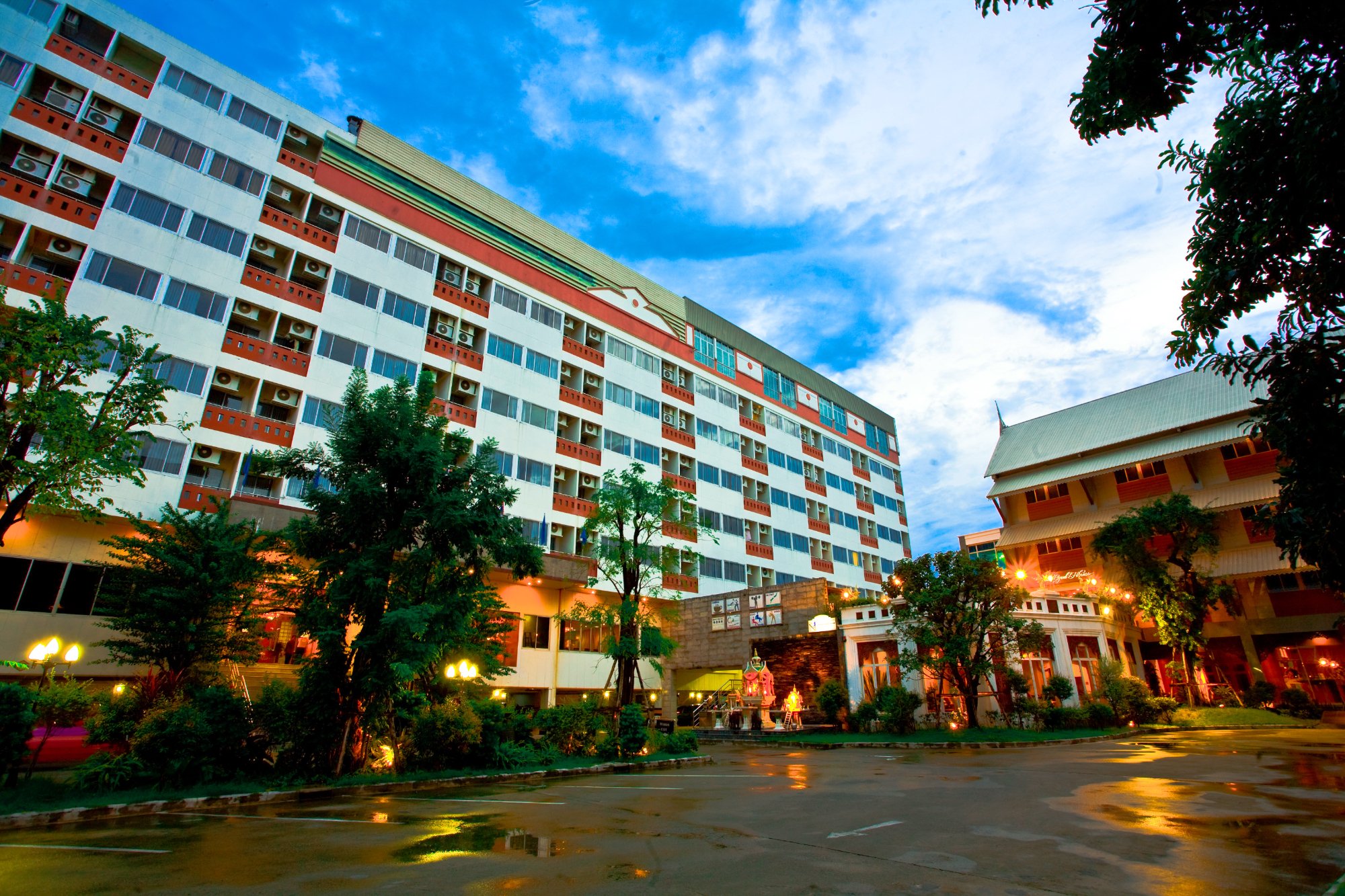 Jolly Suites & Spa Hotel Bangkok