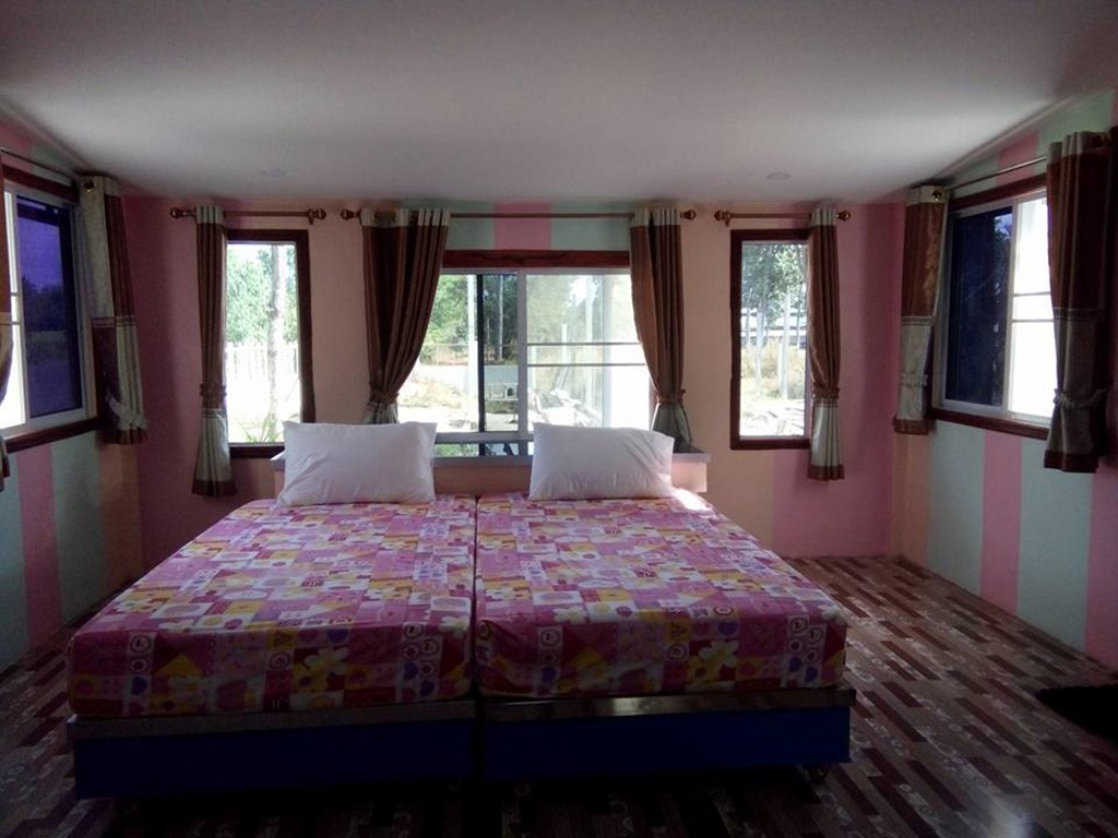 อาคารบังกะโลและบริเวณร่มรื่นของ Leelawadee Resort Kham Muang อำเภอคำม่วง กาฬสินธุ์