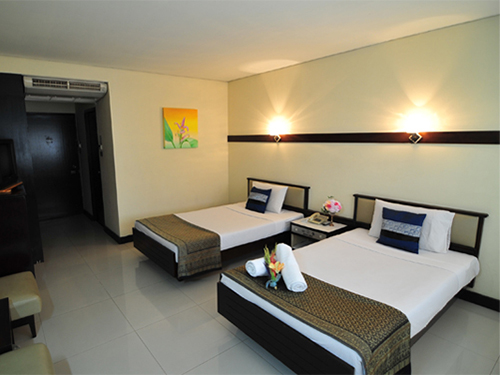 ห้องพักของ Navarat Heritage Hotel กำแพงเพชร กว้าง เตียงใหญ่ รีโนเวตใหม่