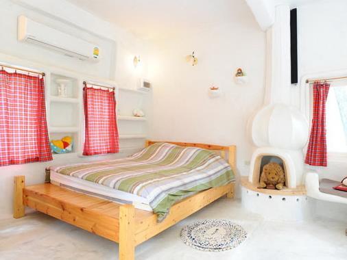 มุมริมแม่น้ำปิงและพื้นที่นั่งเล่นของ Scenic Riverside Resort กำแพงเพชร