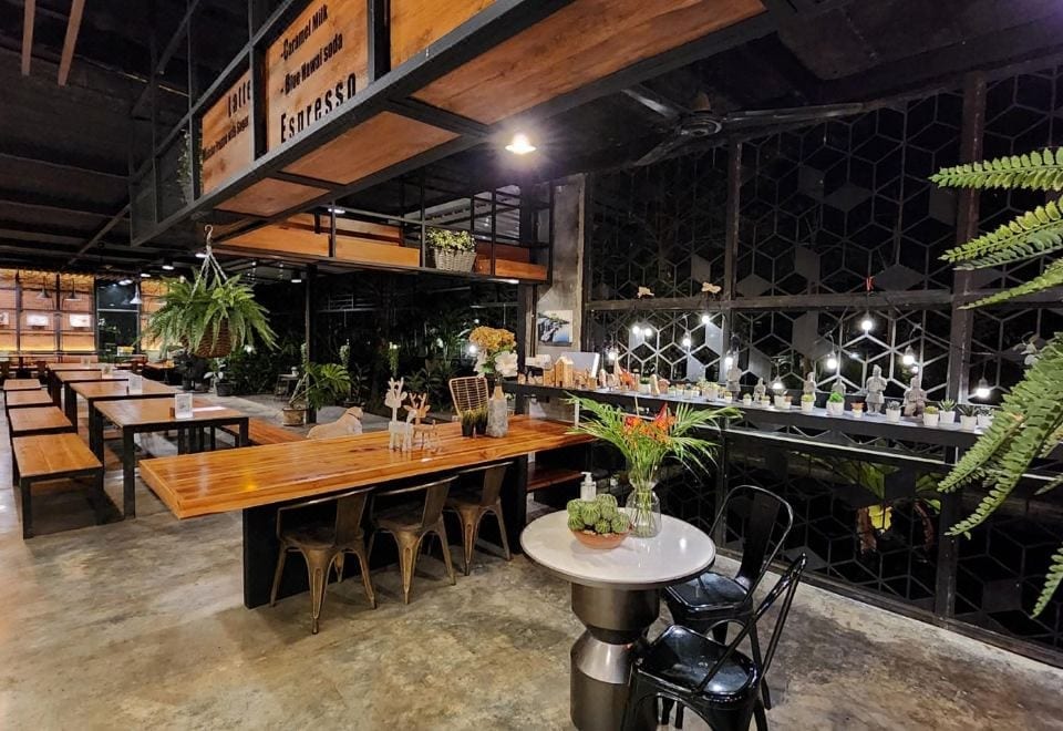 บรรยากาศที่พัก Baan Rai Darun Home Stay and Scenery Raft ริมแม่น้ำแควน้อย ลิ่นถิ่น ทองผาภูมิ มองเห็นสายน้ำและภูเขา