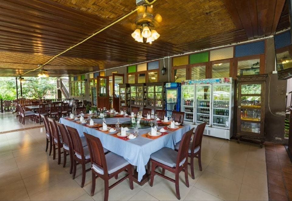 มุมเรือนแพและห้องพักริมน้ำของ Nakakiri Resort and Spa กาญจนบุรี