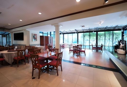 ร้านอาหารและมุมอาหารเช้าบุฟเฟ่ต์ของ River Kwai Hotel