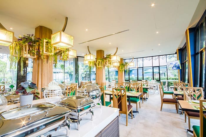 The Green Mountain Restaurant at Green Pix Khaoyai, decorated in a modern style and open to the mountain view