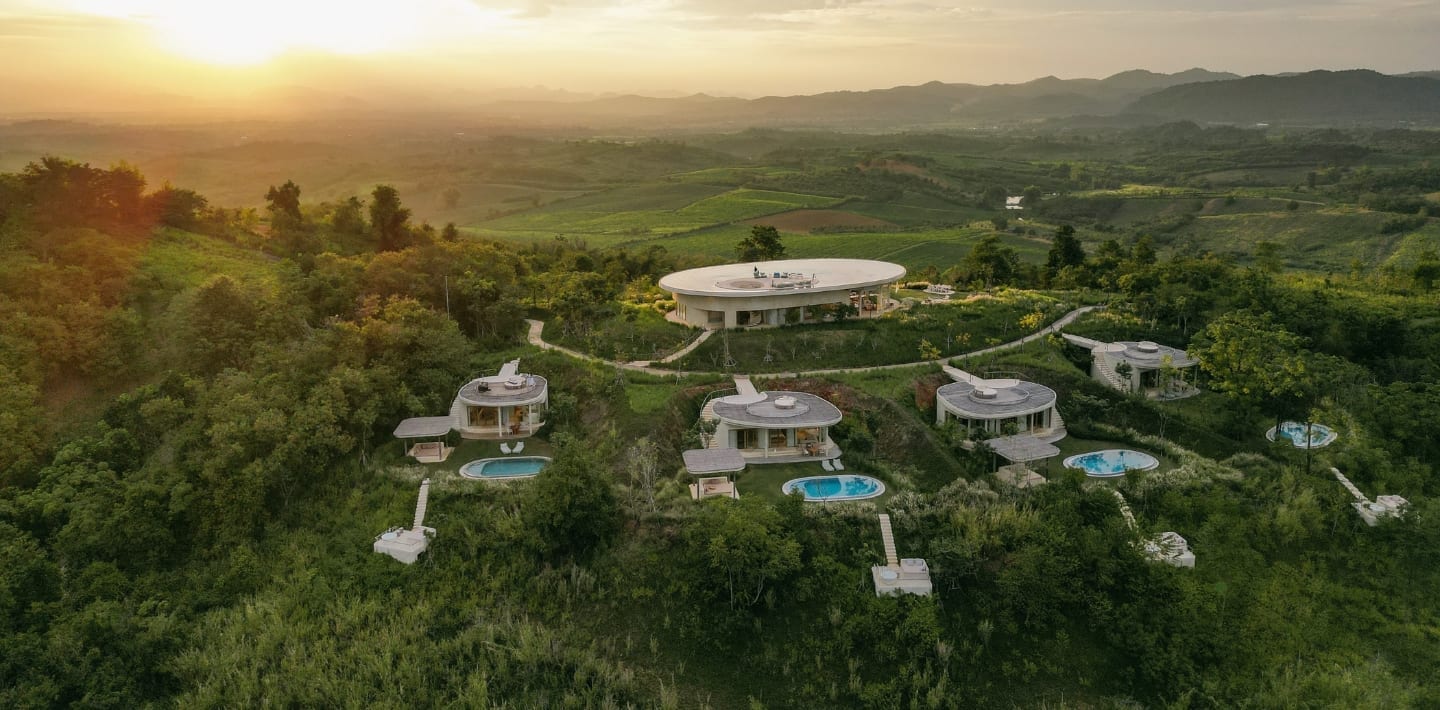 พูลวิลล่าของ Sala Khaoyai บนเนินเขา มองเห็นวิวทิวเขาเขาใหญ่แบบพาโนรามา