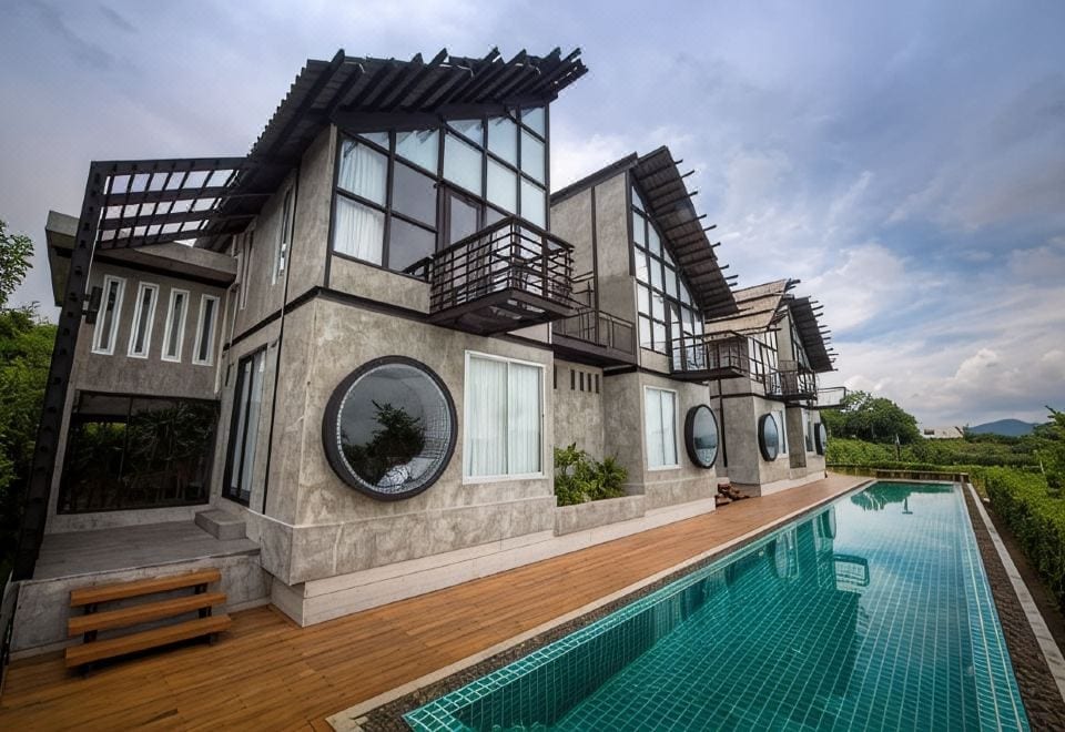 ห้องพักภายในวิลล่า Vino Neste เพดานสูงโปร่งตกแต่งด้วยไม้ไผ่และผ้าทออีสานโทนอบอุ่น