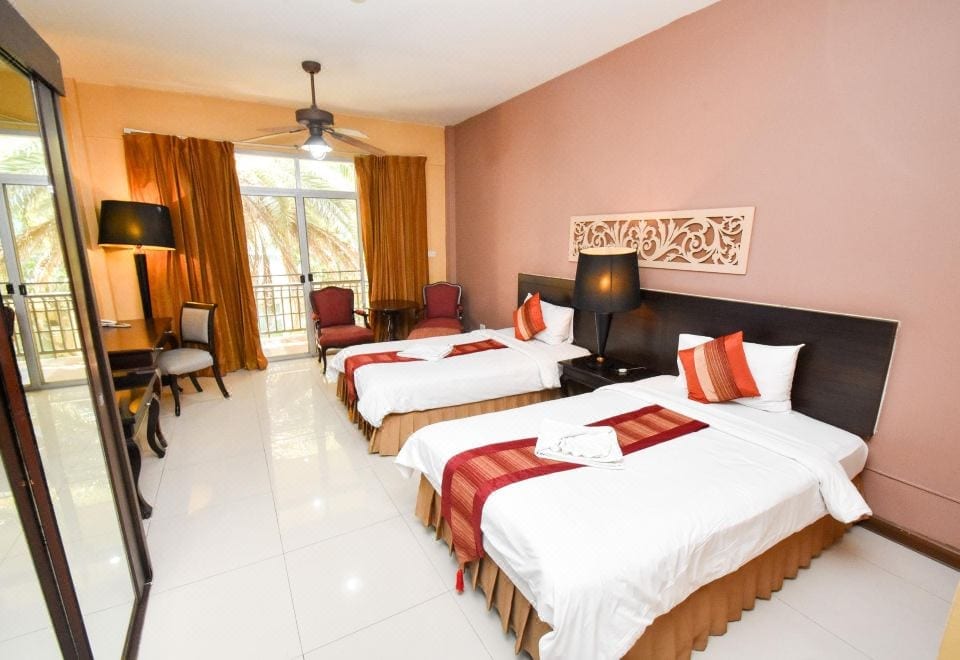 มุมสวนร่มรื่นและพื้นที่สีเขียวภายในโรงแรม Piman Garden