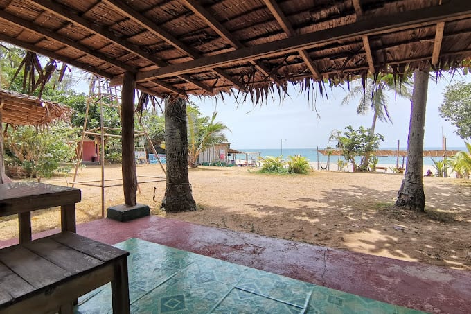 Wooden beachfront bungalows at Klong Jark Bungalows set on a grassy garden by the sand