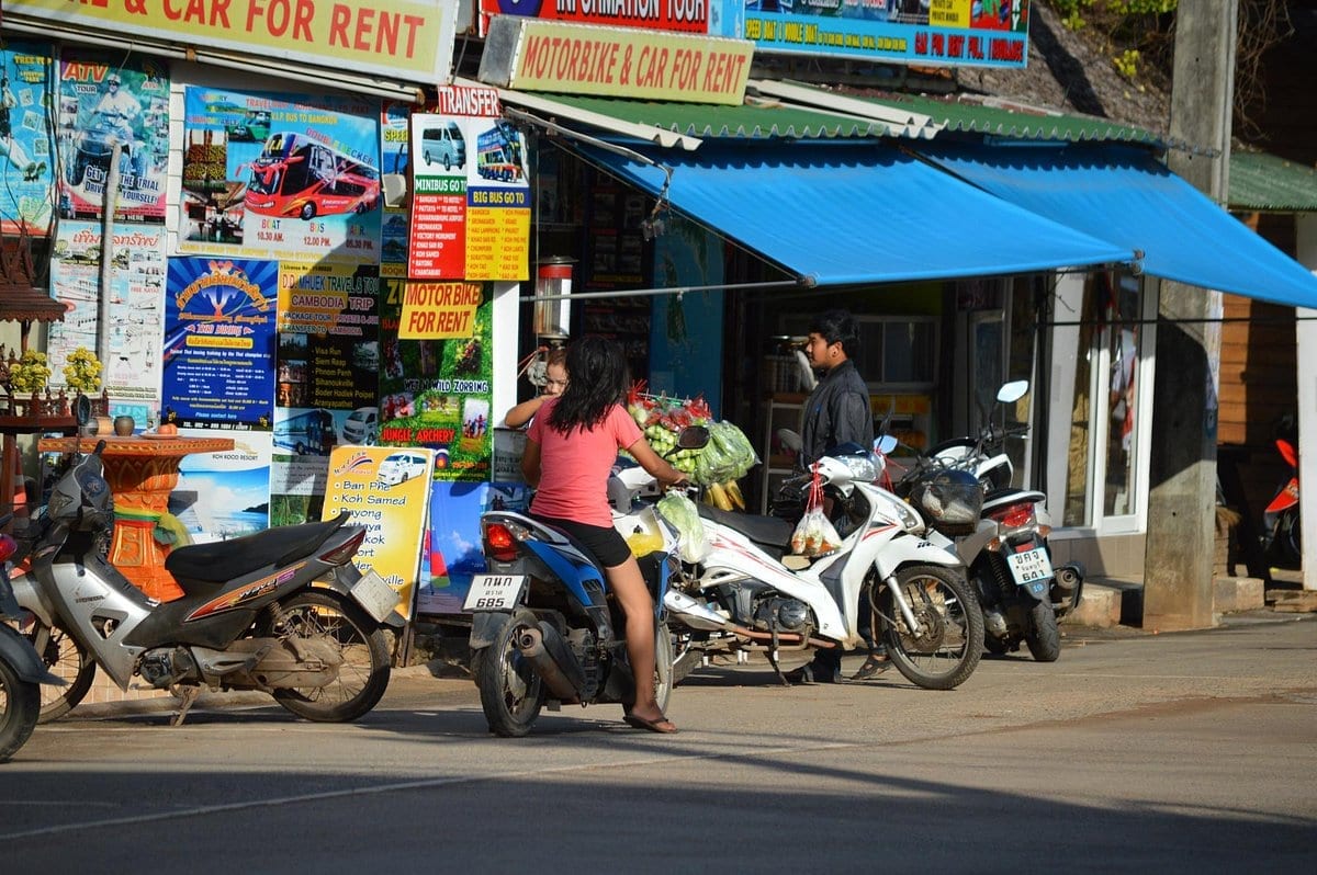 The buildings and common areas of Alina Grande Hotel & Resort in the middle of the White Sand Beach strip, Koh Chang