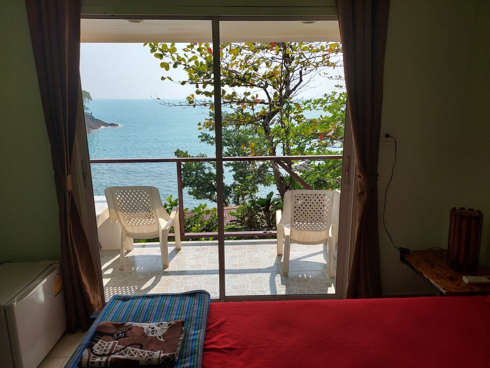 Clifftop sea-view bungalow at Cliff Cottage Koh Chang, with a window looking out over Bang Bao bay